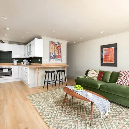 Apartment Stylish Garden Flat In Redland-parking For 5 Pounds Per Day-by Fabaccommodation Bristol