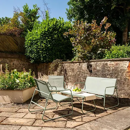 Stylish Garden Flat In Redland-parking For 5 Pounds Per Day-by Fabaccommodation Apartment Bristol