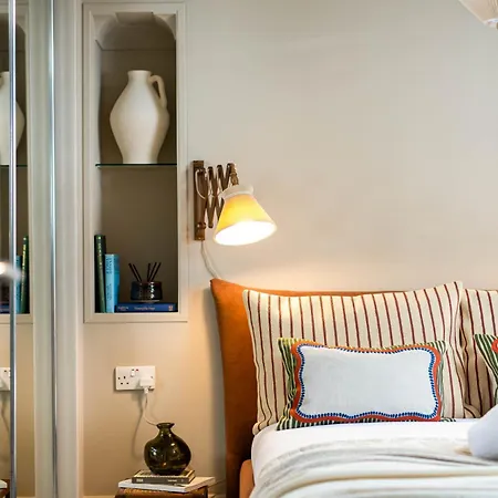 Apartment Stylish Garden Flat In Redland-parking For 5 Pounds Per Day-by Fabaccommodation