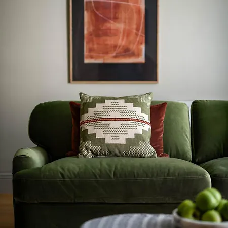 Apartment Stylish Garden Flat In Redland-parking For 5 Pounds Per Day-by Fabaccommodation *