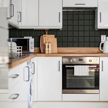 Stylish Garden Flat In Redland-parking For 5 Pounds Per Day-by Fabaccommodation Apartment