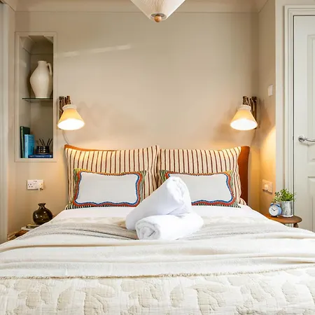 Stylish Garden Flat In Redland-parking For 5 Pounds Per Day-by Fabaccommodation Bristol