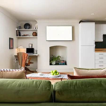 Stylish Garden Flat In Redland-parking For 5 Pounds Per Day-by Fabaccommodation * Bristol