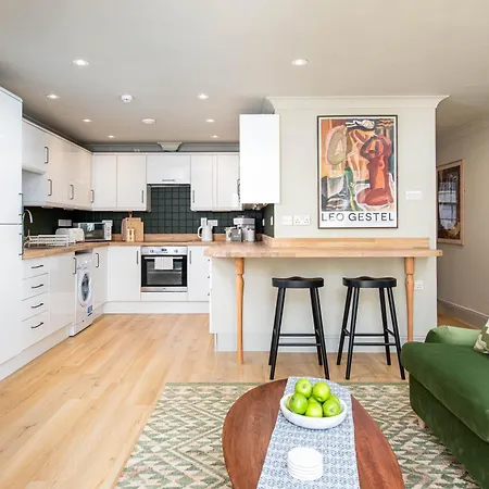 Stylish Garden Flat In Redland-parking For 5 Pounds Per Day-by Fabaccommodation