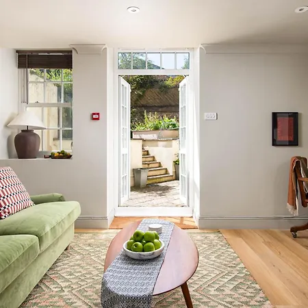 Stylish Garden Flat In Redland-parking For 5 Pounds Per Day-by Fabaccommodation * Bristol