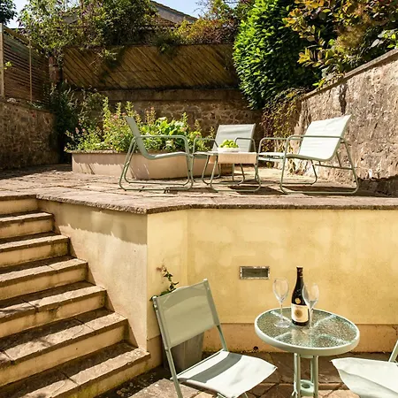 Stylish Garden Flat In Redland-parking For 5 Pounds Per Day-by Fabaccommodation Apartment *