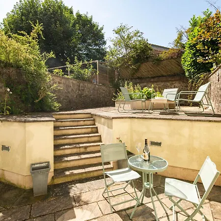 Stylish Garden Flat In Redland-parking For 5 Pounds Per Day-by Fabaccommodation