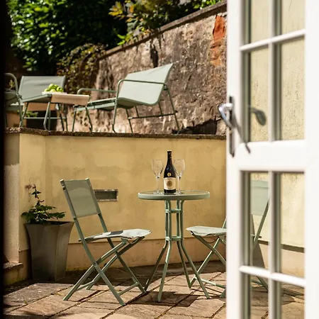 Stylish Garden Flat In Redland-parking For 5 Pounds Per Day-by Fabaccommodation Apartment *